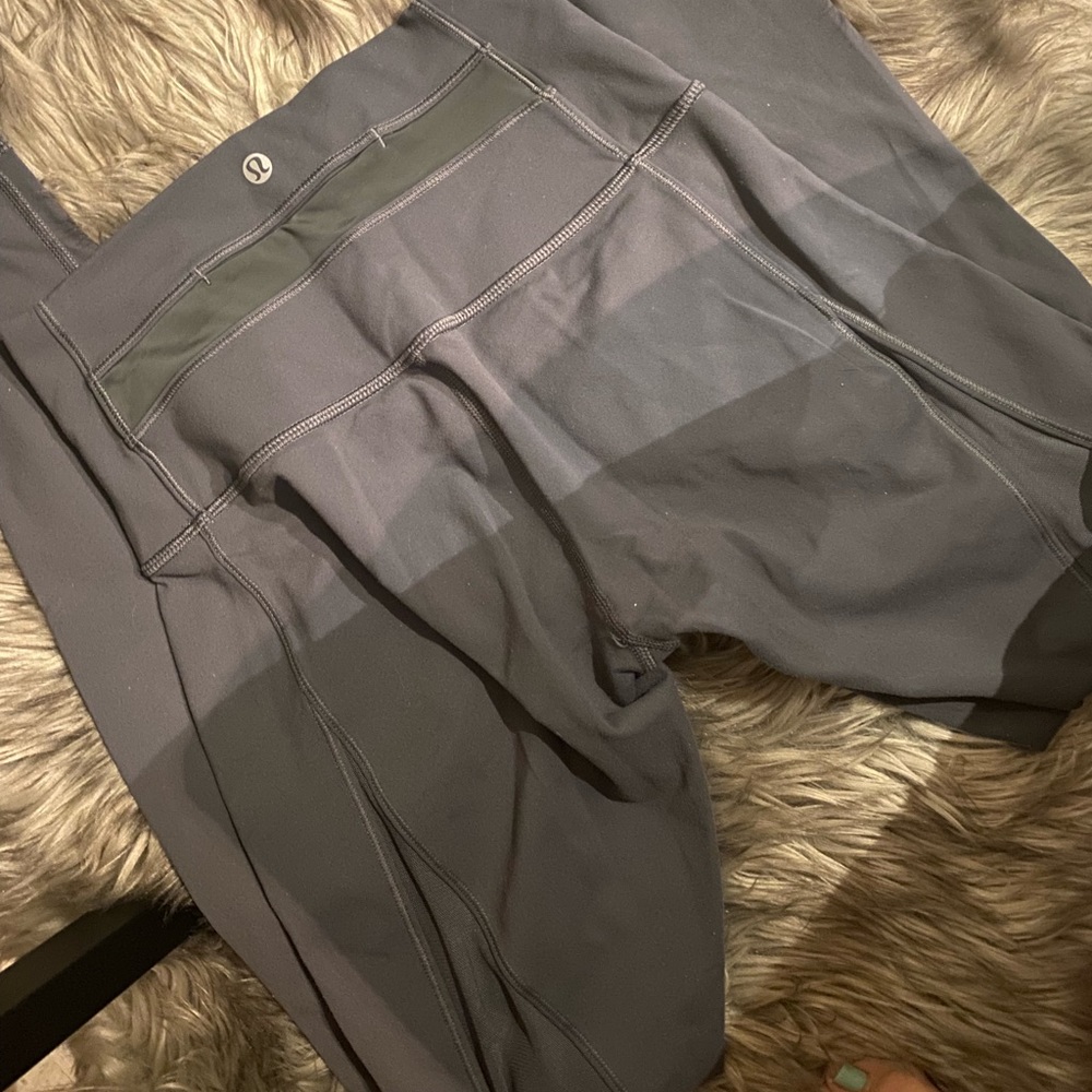 Lululemon gray legging, worn a few times. size 6